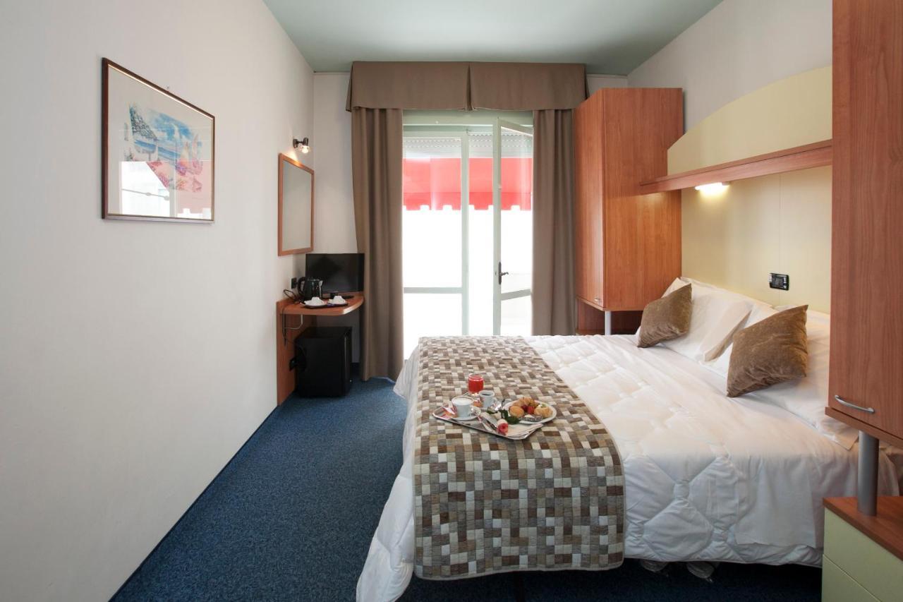 Hotel Derby S Лидо ди Йезоло Екстериор снимка