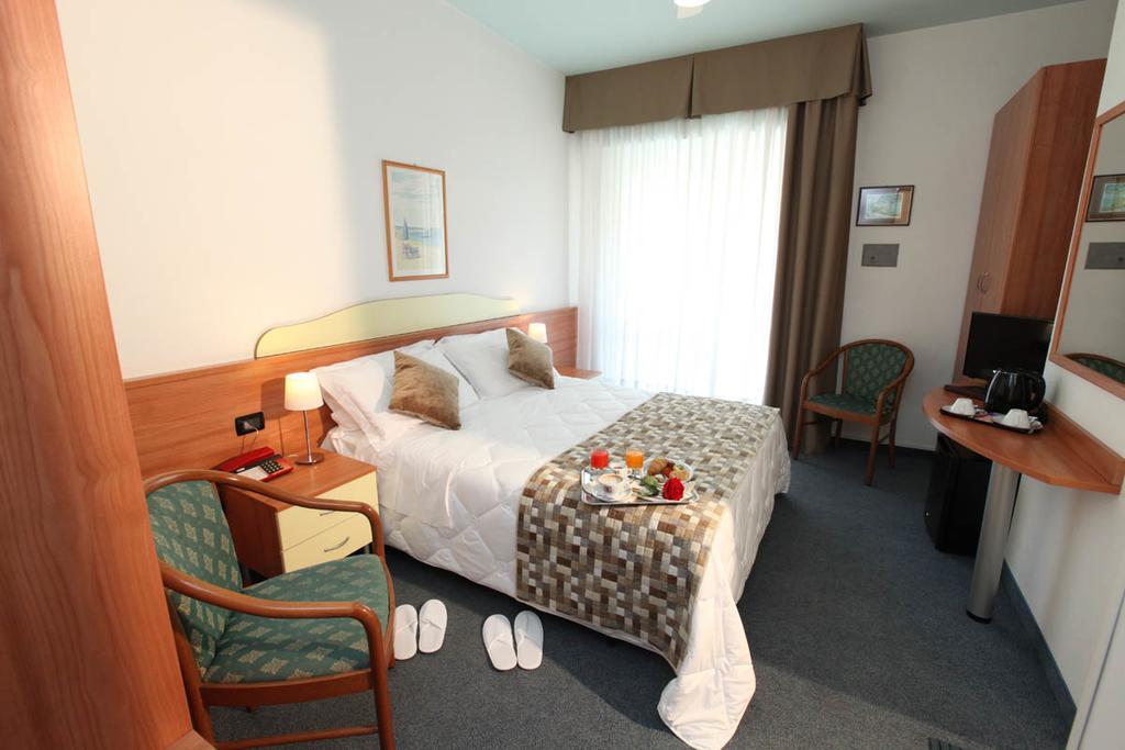 Hotel Derby S Лидо ди Йезоло Екстериор снимка