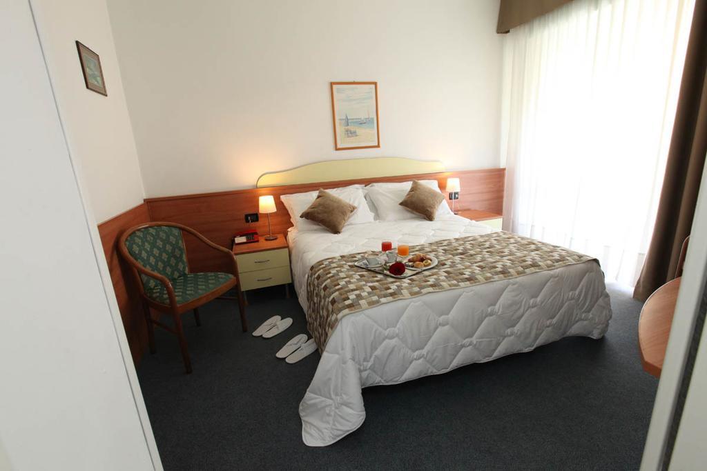 Hotel Derby S Лидо ди Йезоло Екстериор снимка