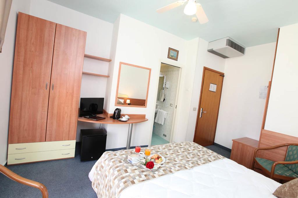 Hotel Derby S Лидо ди Йезоло Екстериор снимка