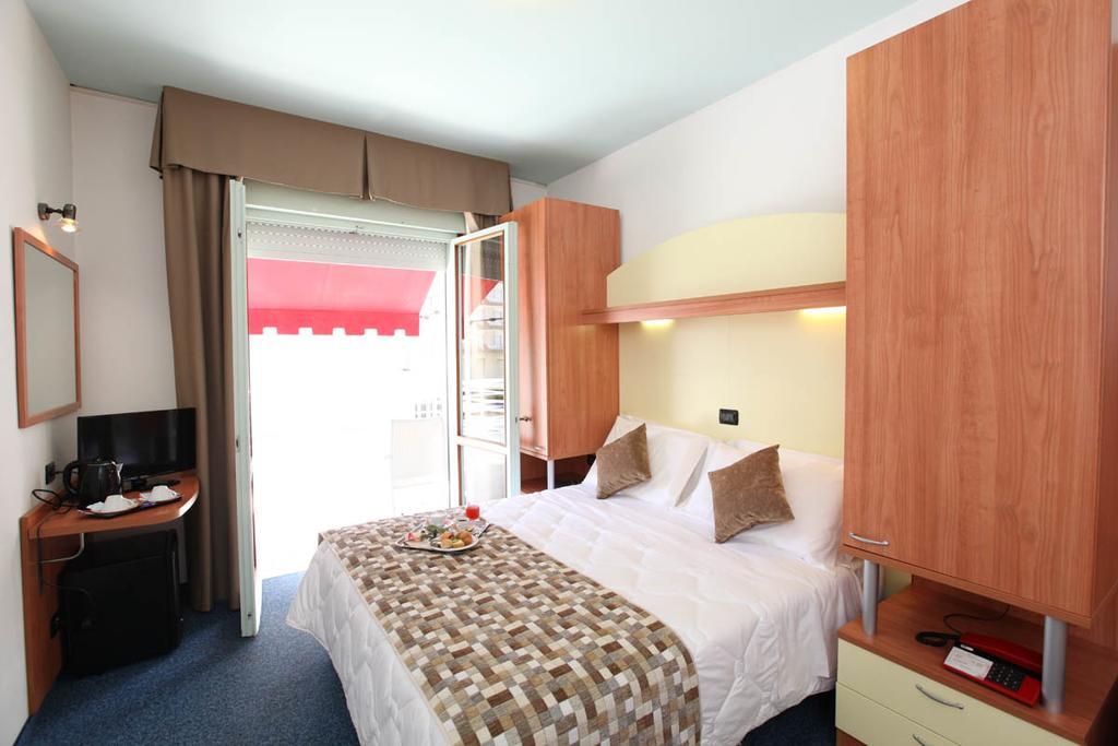 Hotel Derby S Лидо ди Йезоло Екстериор снимка