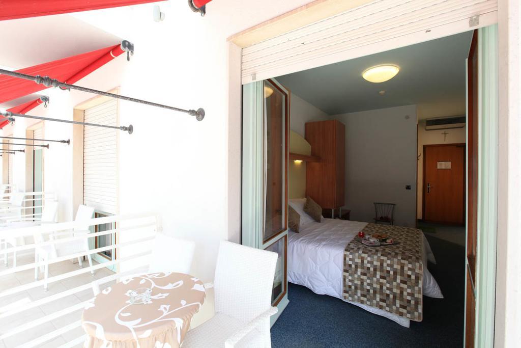 Hotel Derby S Лидо ди Йезоло Екстериор снимка